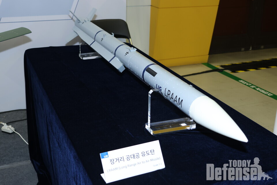 Lraam 국산 장거리 공대공 미사일 양산 2033년부터 2038년까지